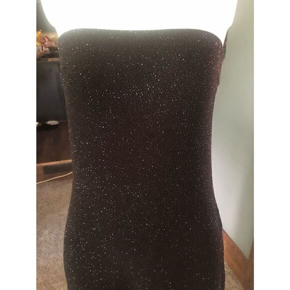 Scott McClintock sparklingbody hugging gown hidden zipper down the back. Size - Picture 2 of 13